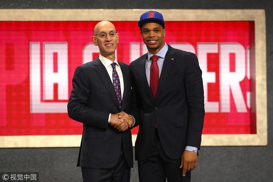 而她的加盟 而她的加盟